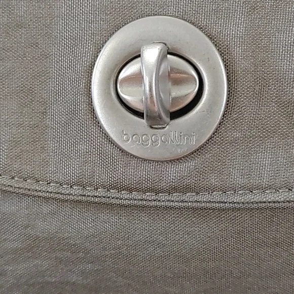 Baggallini Calais Gray Crossbody Bag TruNylon with Front RFID Wallet Pocket EUC - Picture 2 of 5